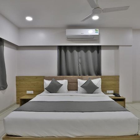 Hotel Monville Group Vadodara Exterior photo