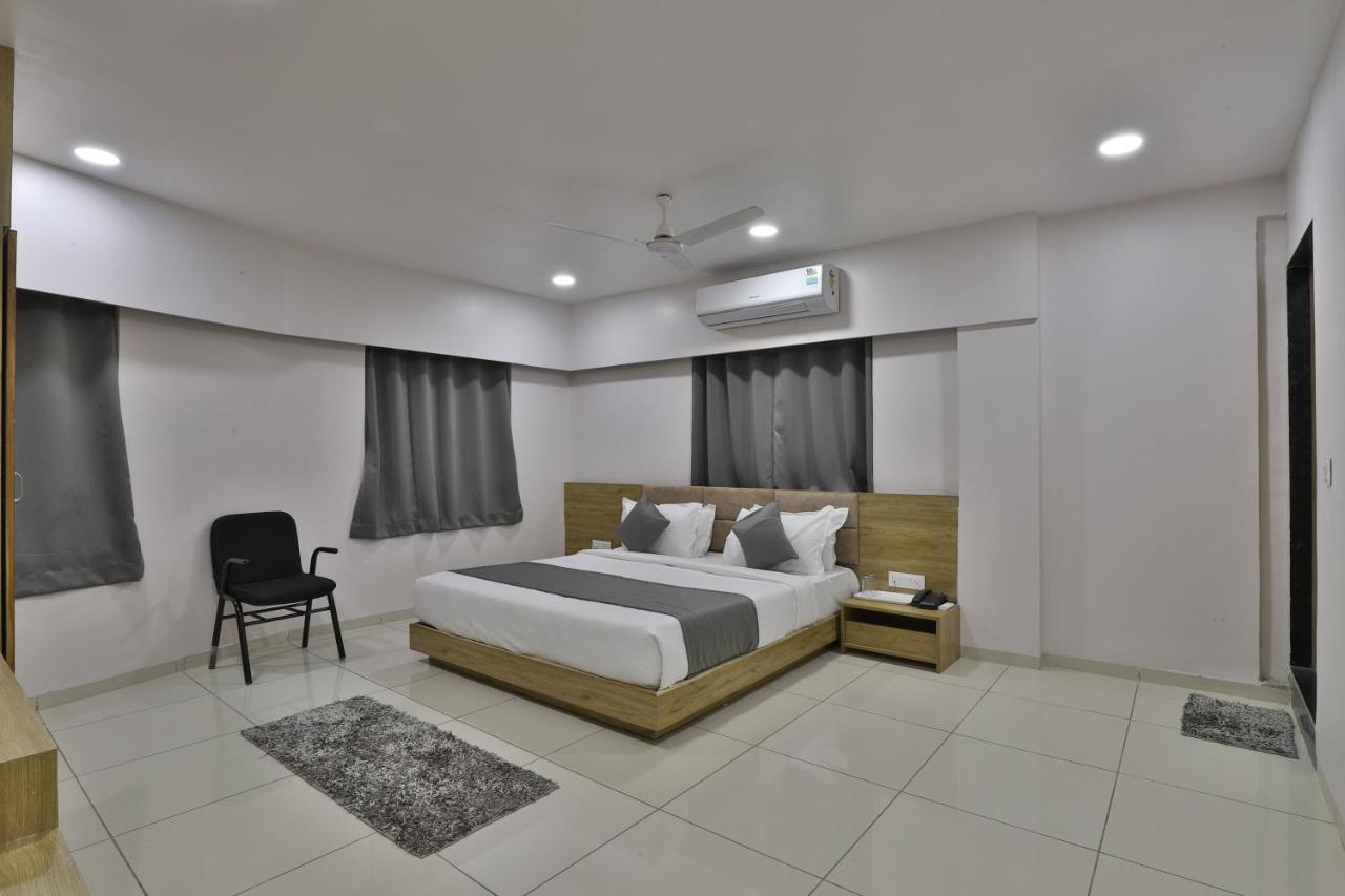 Hotel Monville Group Vadodara Exterior photo
