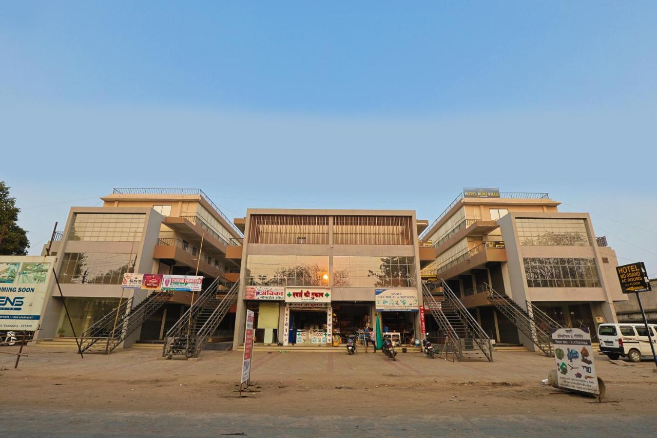 Hotel Monville Group Vadodara Exterior photo