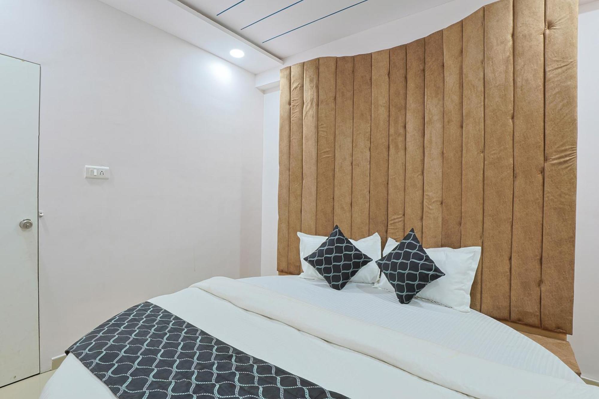 Hotel Monville Group Vadodara Exterior photo
